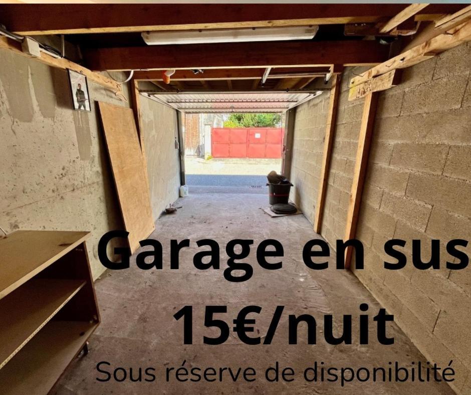 Le Repaire, Acces Terrasse De L'etablissement